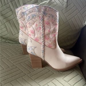 ARULA Floral Heeled Boots - Cream and Pink